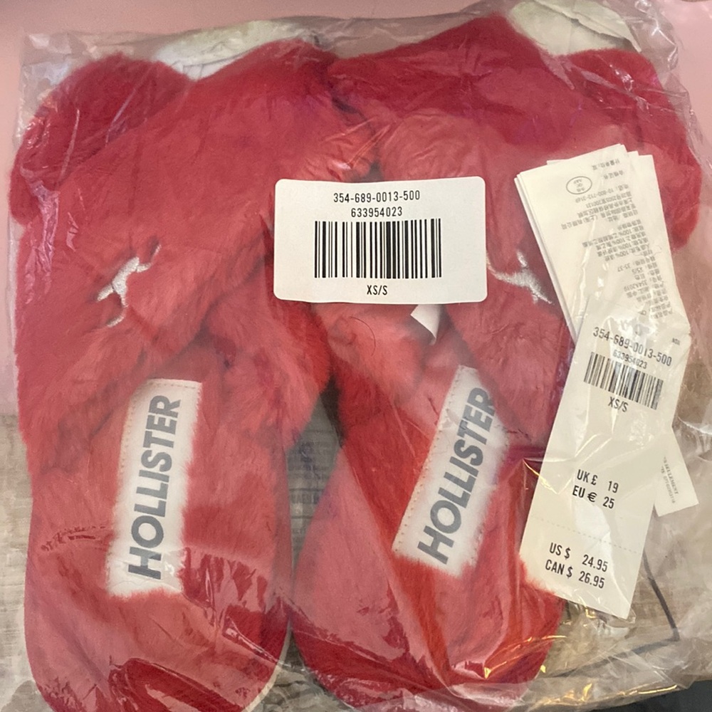 NWT HOLLISTER Womens house slippers